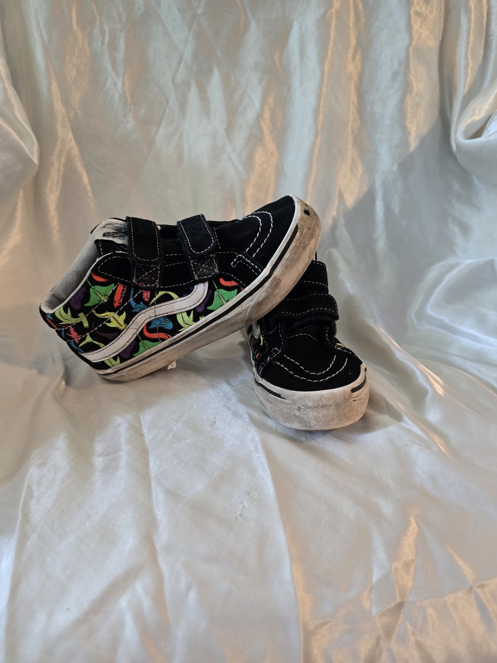 Vans Kids Black Sneakers with Multicolor Leaf Print